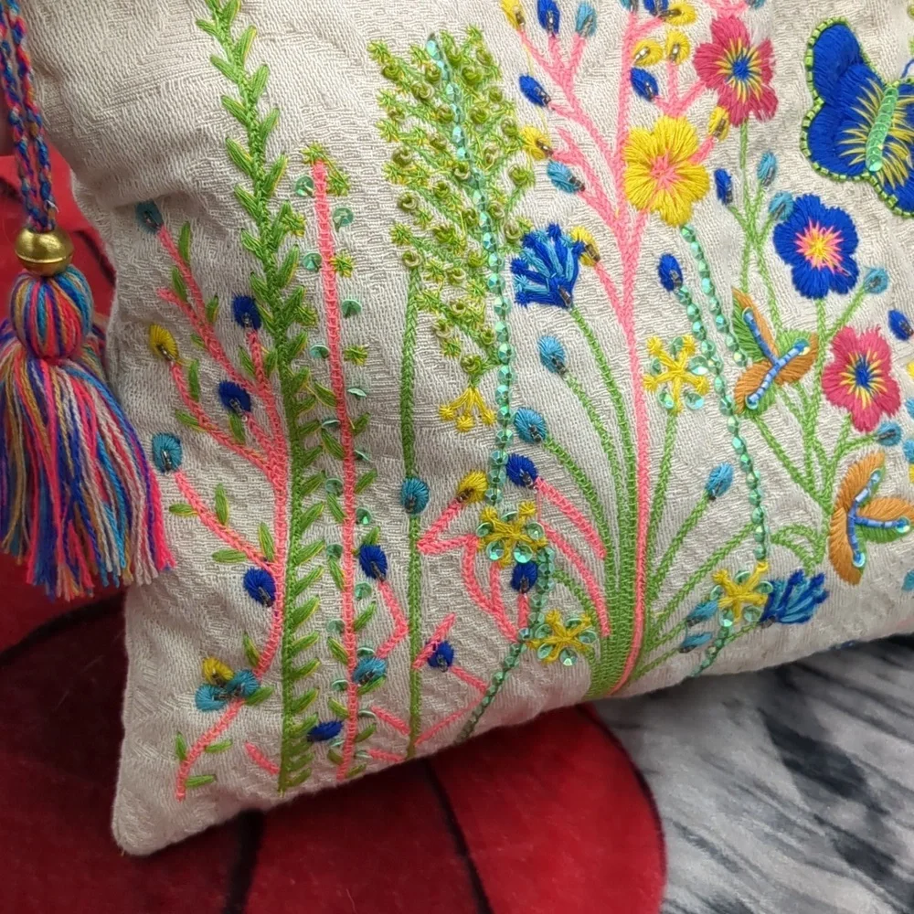 Embroidered Floral Clutch - Cream